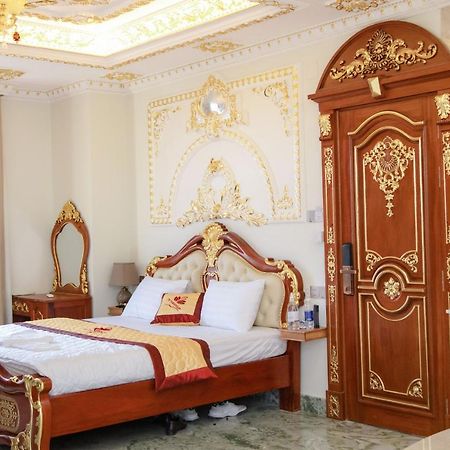 Tri Tam Hotel - Khach San Tri Tam Ben Luc エクステリア 写真