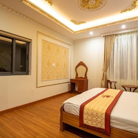 Tri Tam Hotel - Khach San Tri Tam Ben Luc エクステリア 写真