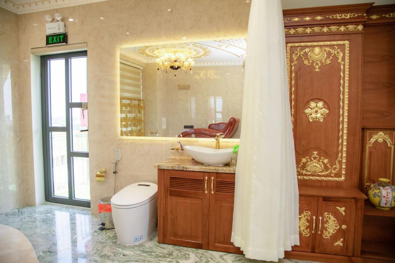 Tri Tam Hotel - Khach San Tri Tam Ben Luc エクステリア 写真