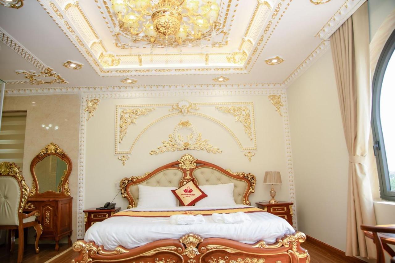 Tri Tam Hotel - Khach San Tri Tam Ben Luc エクステリア 写真
