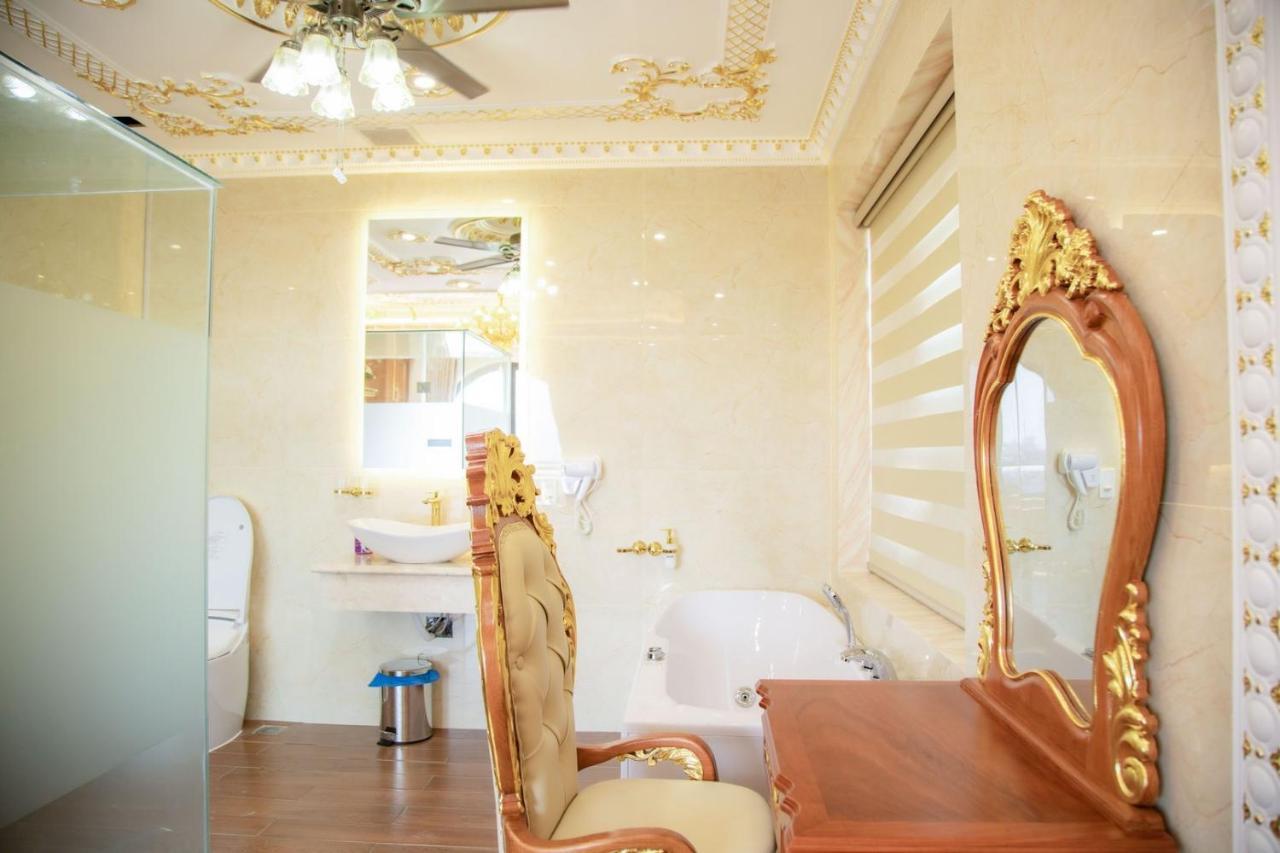 Tri Tam Hotel - Khach San Tri Tam Ben Luc エクステリア 写真
