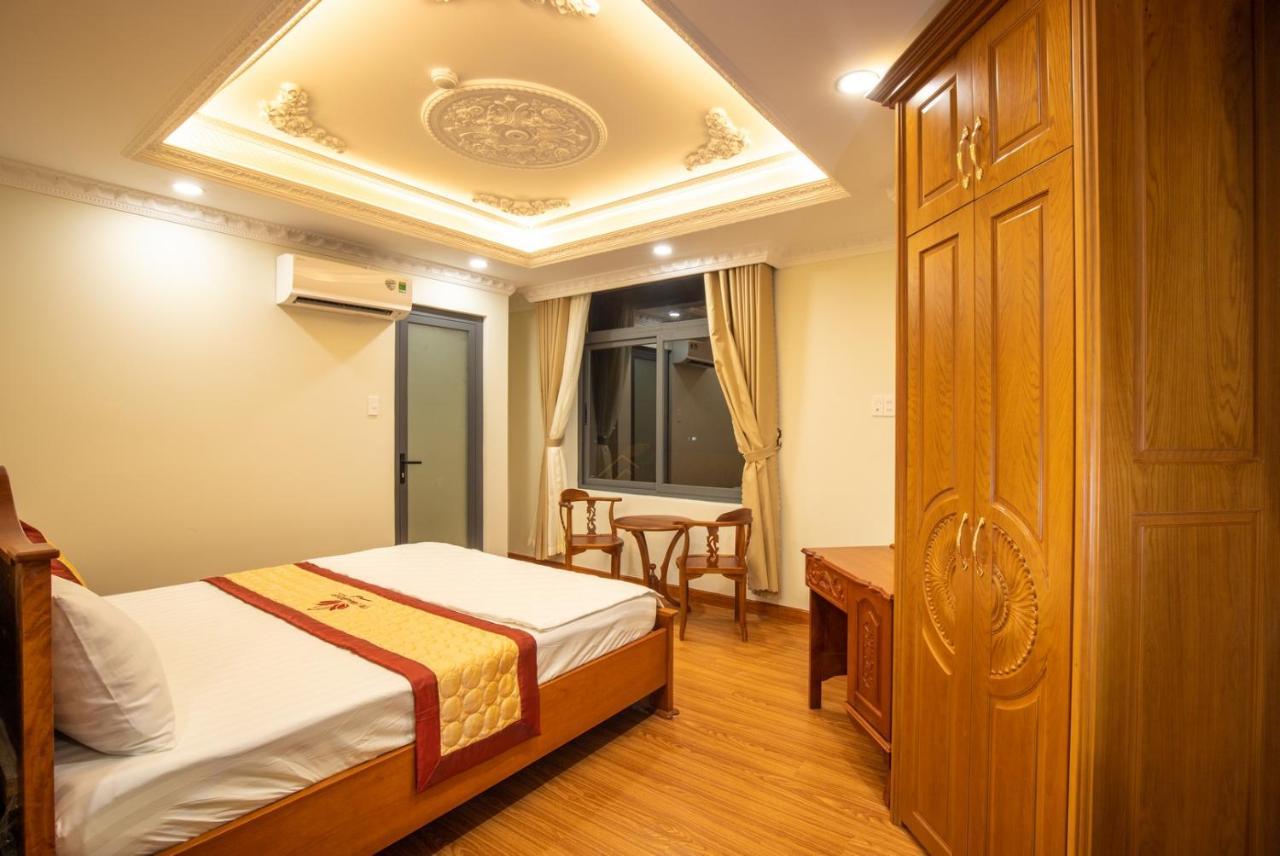 Tri Tam Hotel - Khach San Tri Tam Ben Luc エクステリア 写真