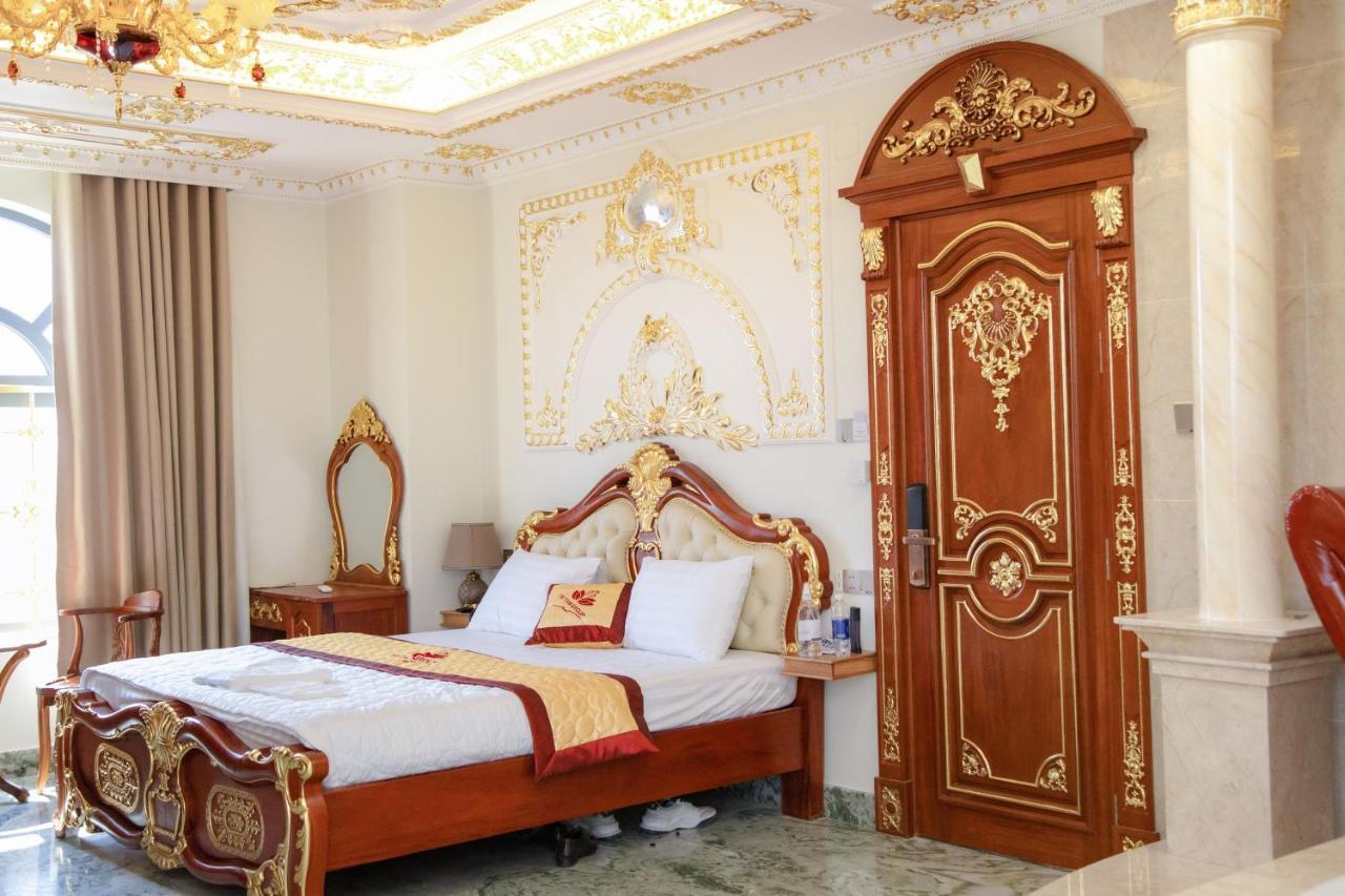 Tri Tam Hotel - Khach San Tri Tam Ben Luc エクステリア 写真
