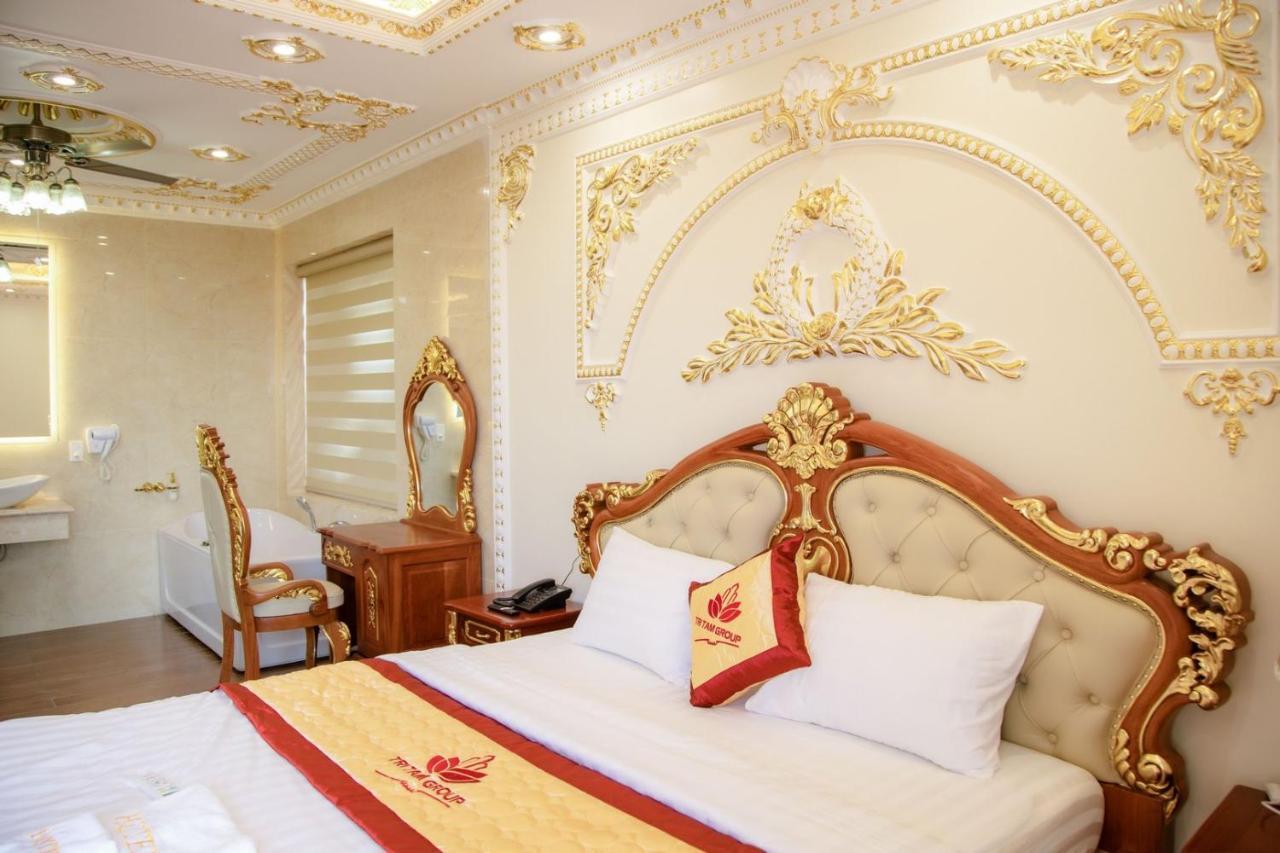 Tri Tam Hotel - Khach San Tri Tam Ben Luc エクステリア 写真