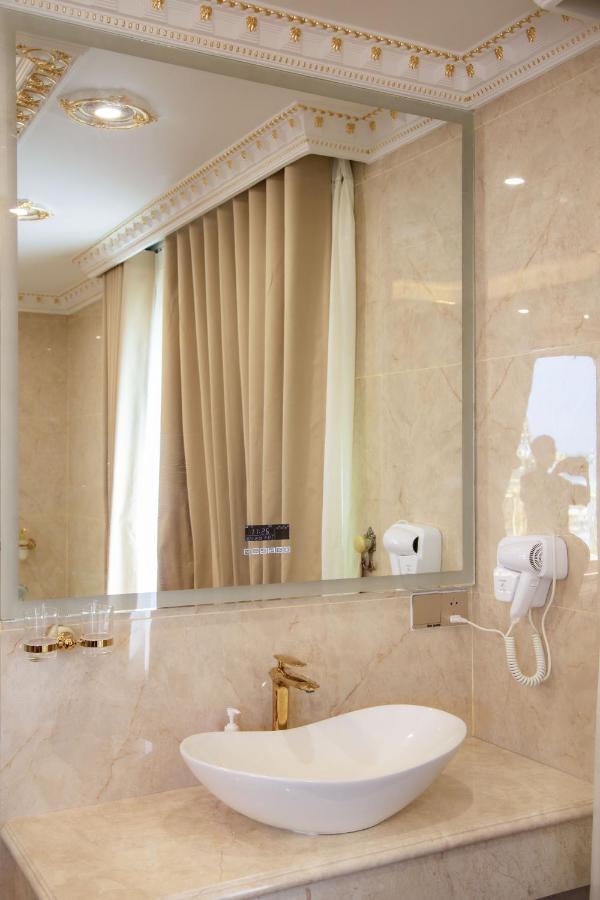 Tri Tam Hotel - Khach San Tri Tam Ben Luc エクステリア 写真