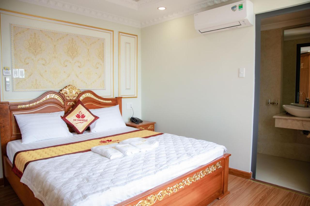 Tri Tam Hotel - Khach San Tri Tam Ben Luc エクステリア 写真