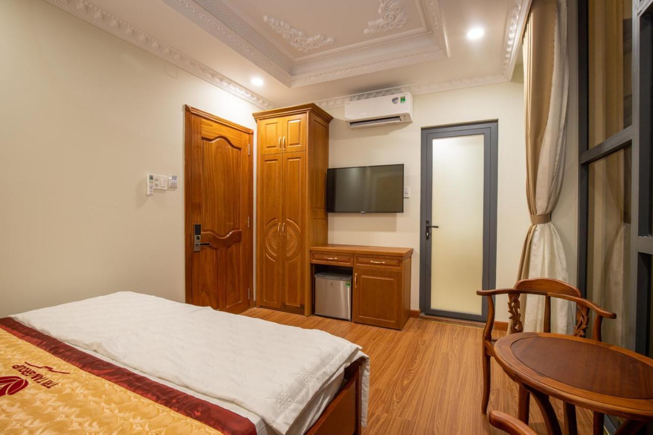 Tri Tam Hotel - Khach San Tri Tam Ben Luc エクステリア 写真