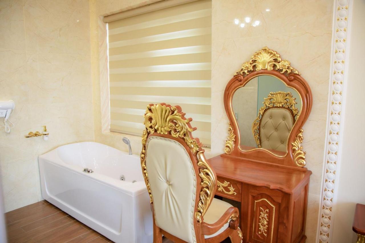 Tri Tam Hotel - Khach San Tri Tam Ben Luc エクステリア 写真