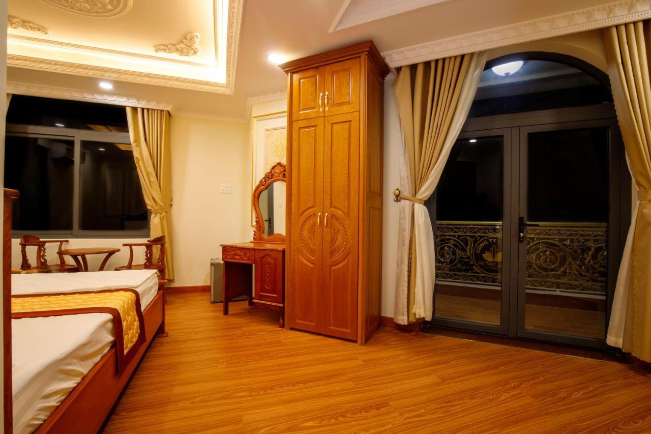 Tri Tam Hotel - Khach San Tri Tam Ben Luc エクステリア 写真
