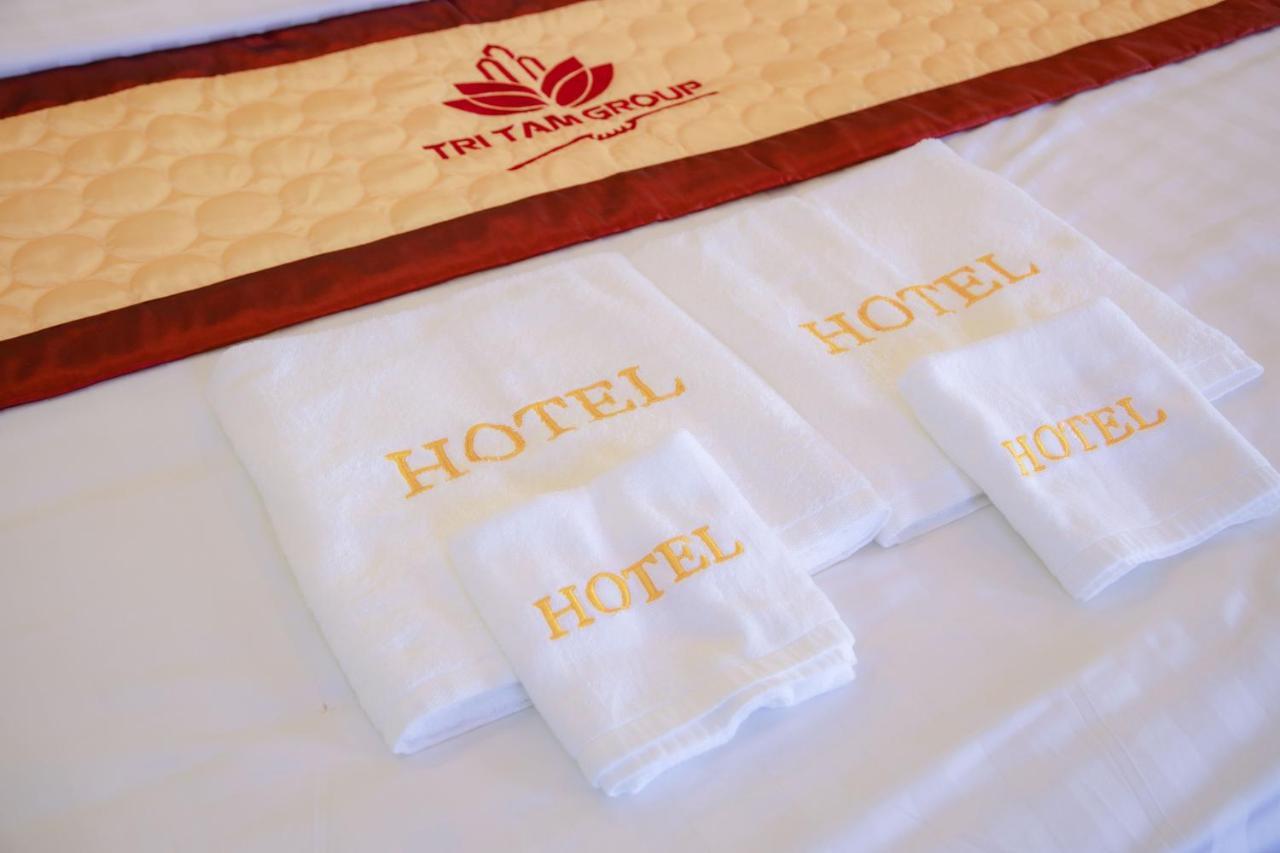 Tri Tam Hotel - Khach San Tri Tam Ben Luc エクステリア 写真