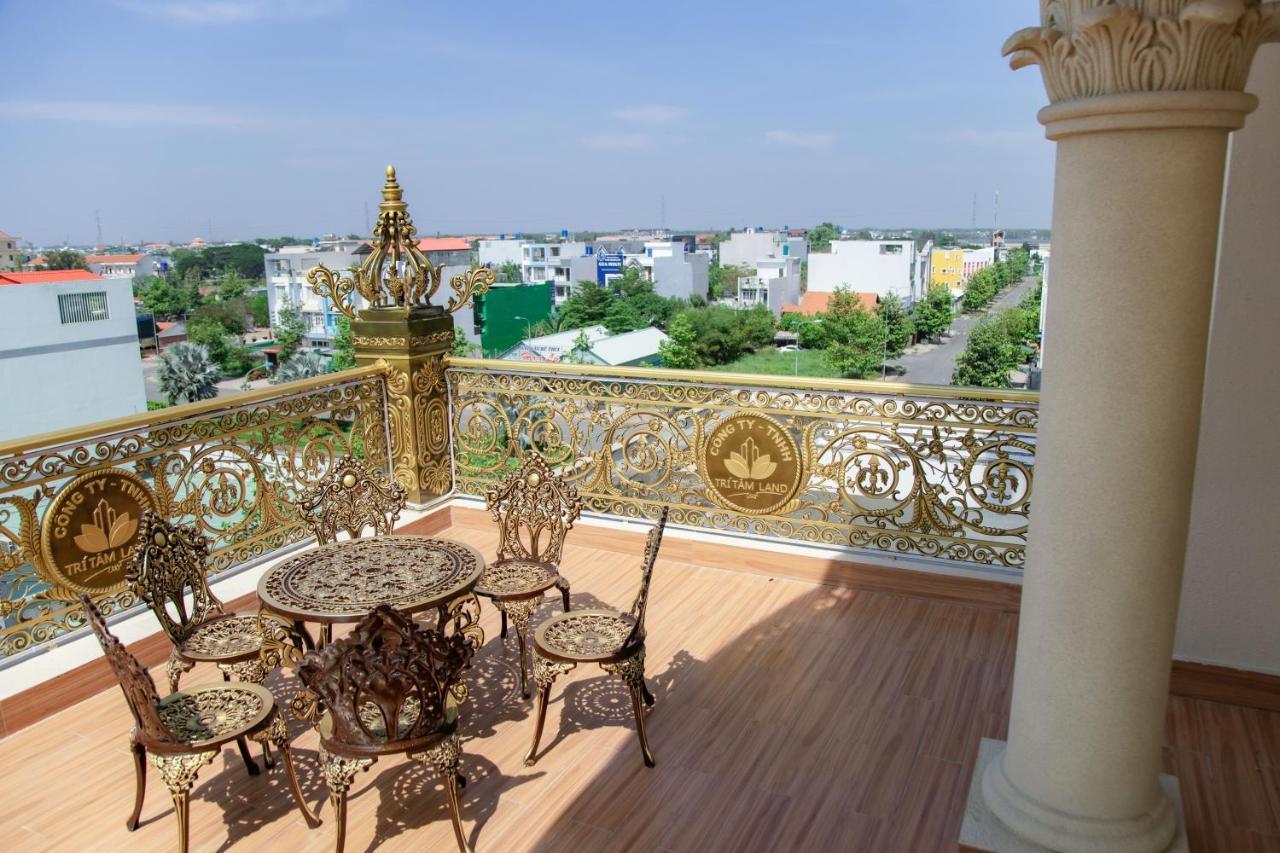 Tri Tam Hotel - Khach San Tri Tam Ben Luc エクステリア 写真