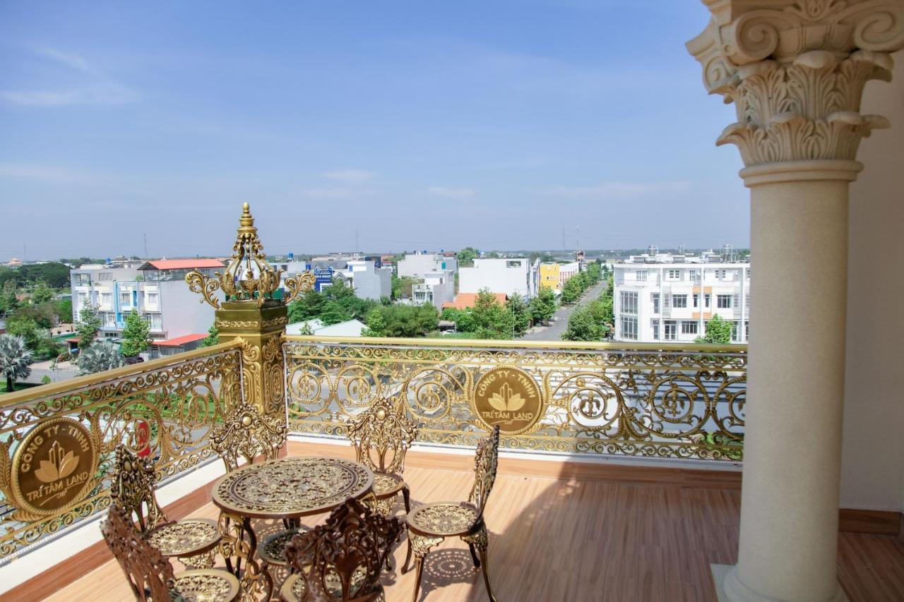 Tri Tam Hotel - Khach San Tri Tam Ben Luc エクステリア 写真