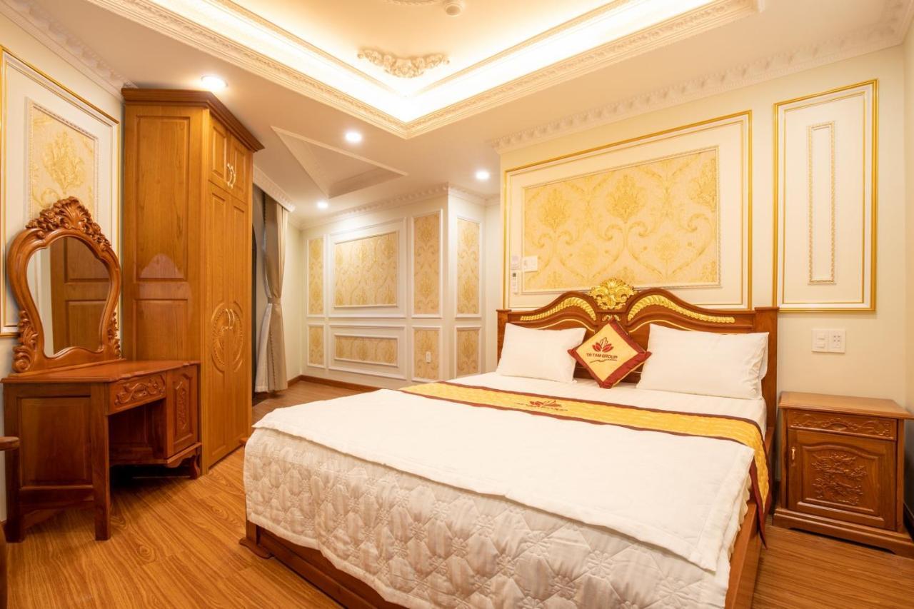 Tri Tam Hotel - Khach San Tri Tam Ben Luc エクステリア 写真