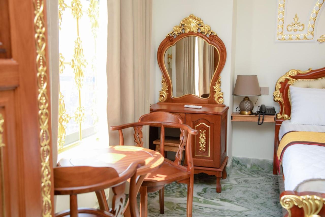 Tri Tam Hotel - Khach San Tri Tam Ben Luc エクステリア 写真