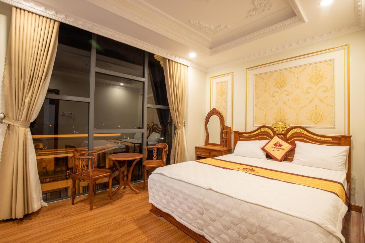 Tri Tam Hotel - Khach San Tri Tam Ben Luc エクステリア 写真