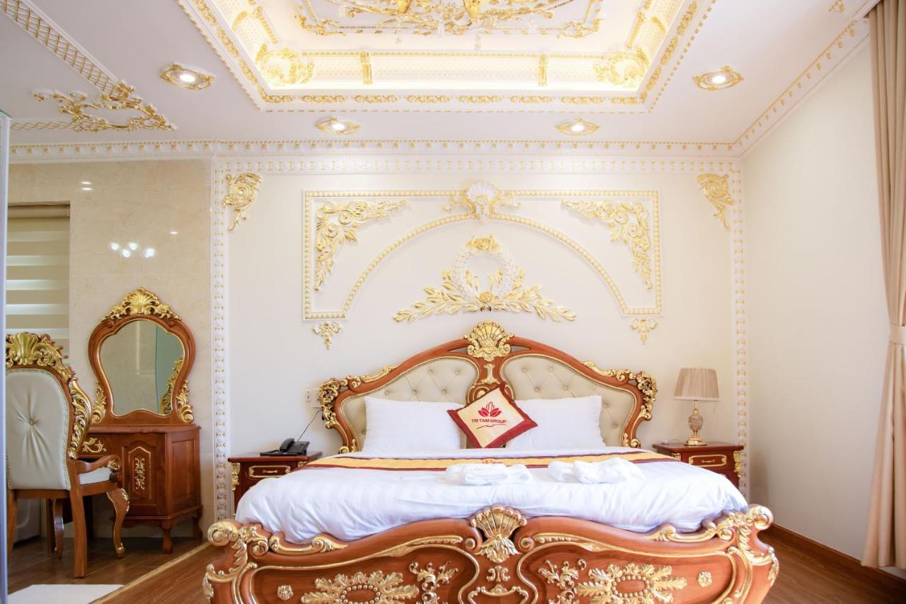 Tri Tam Hotel - Khach San Tri Tam Ben Luc エクステリア 写真