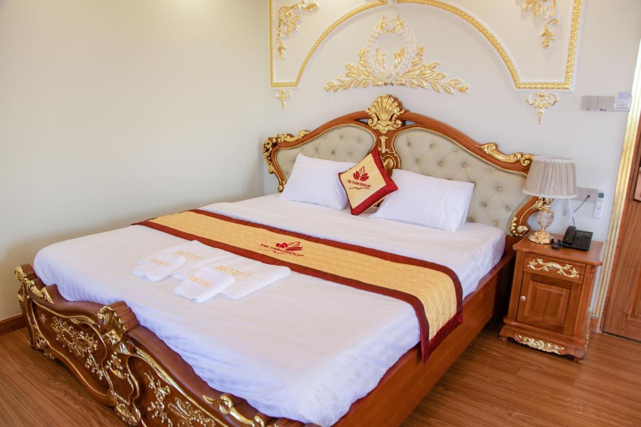 Tri Tam Hotel - Khach San Tri Tam Ben Luc エクステリア 写真