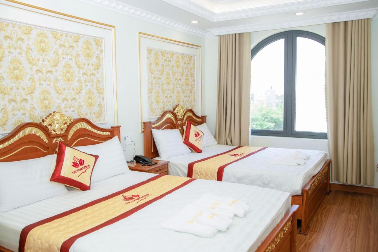Tri Tam Hotel - Khach San Tri Tam Ben Luc エクステリア 写真