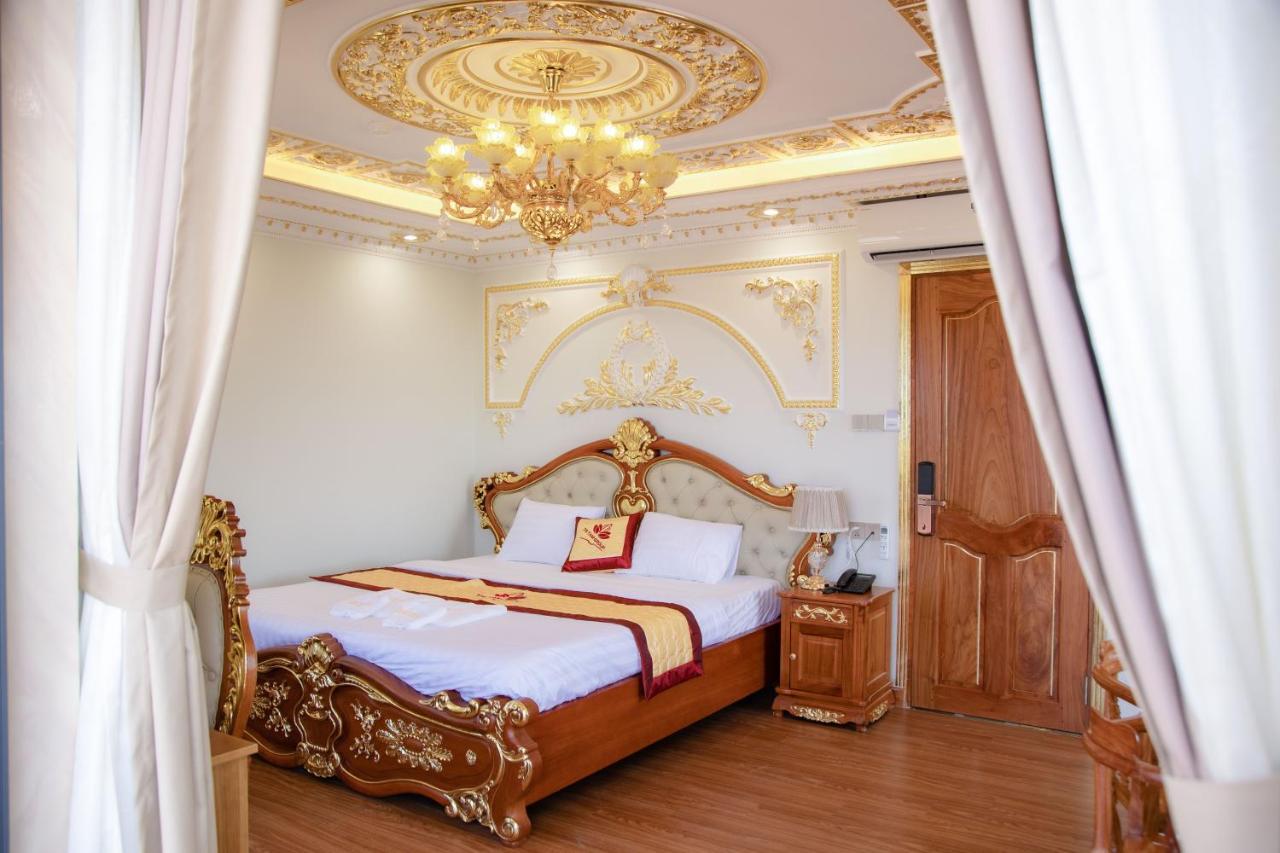 Tri Tam Hotel - Khach San Tri Tam Ben Luc エクステリア 写真