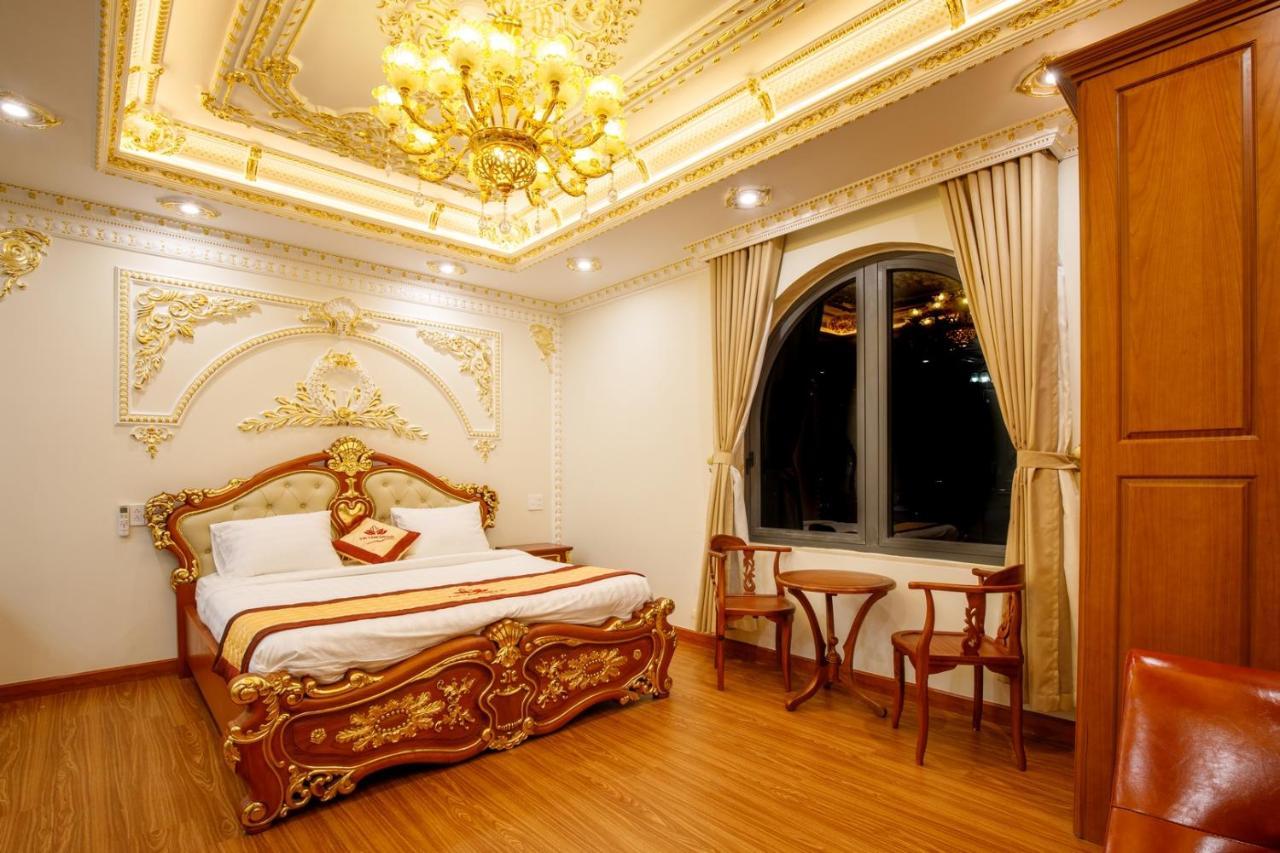 Tri Tam Hotel - Khach San Tri Tam Ben Luc エクステリア 写真