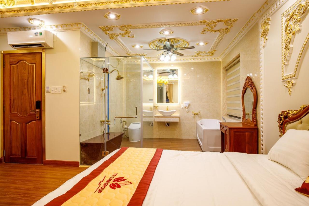 Tri Tam Hotel - Khach San Tri Tam Ben Luc エクステリア 写真