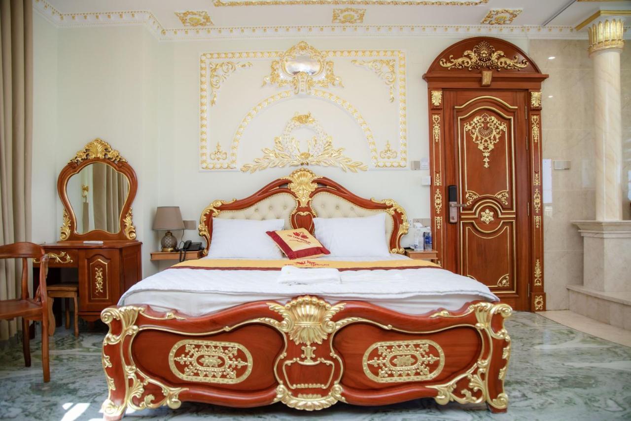 Tri Tam Hotel - Khach San Tri Tam Ben Luc エクステリア 写真